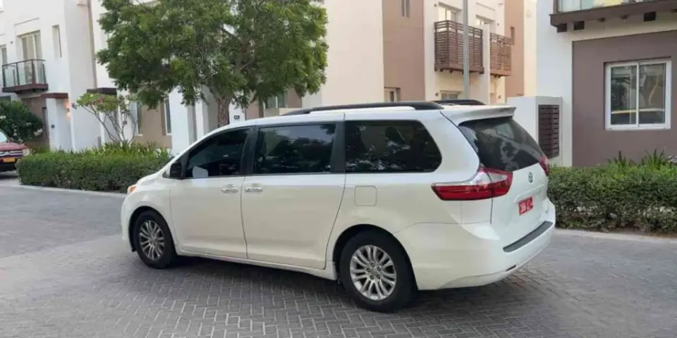 Private transfer minivan used for door-to-door Dubai to Muscat travel