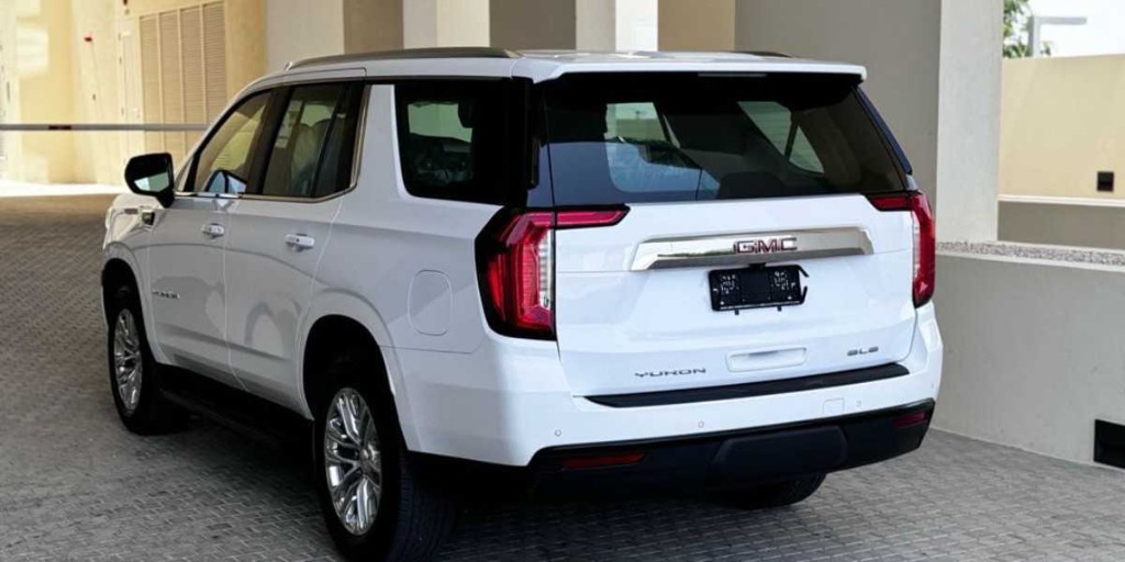 SUV transfer vehicle used for Dubai to Oman private car journeys