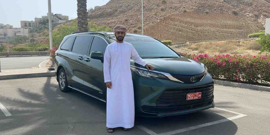 Private vehicle with driver for an Oman travel tour