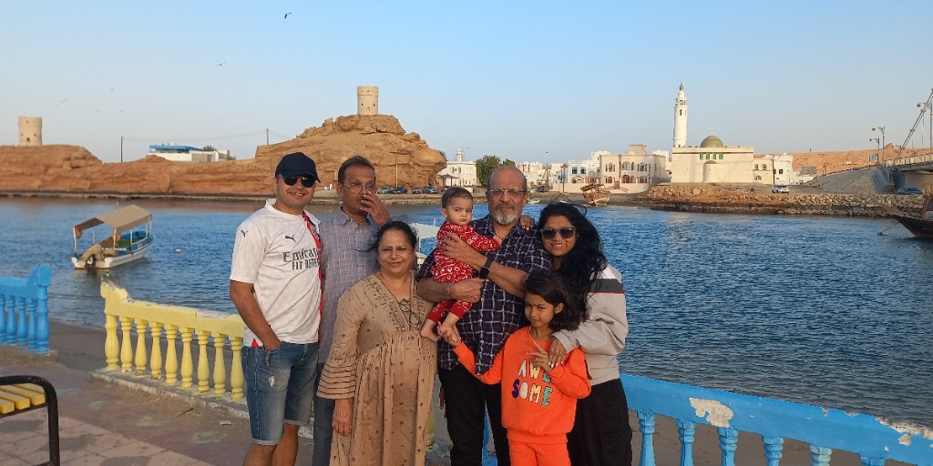 Private Oman tour drive scenic highway for UK visitors