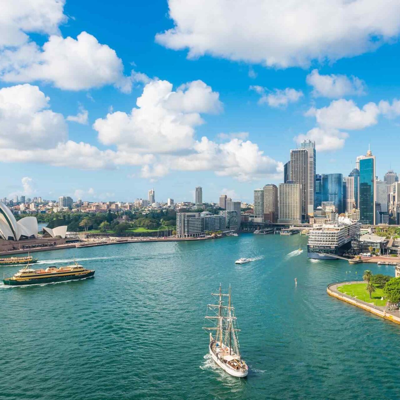 https://omantour.in/wp-content/uploads/2018/09/destination-sydney-04-1280x1280.jpg